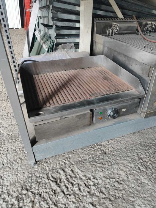 Гриль прижимной контактный. Жарочная поверхность