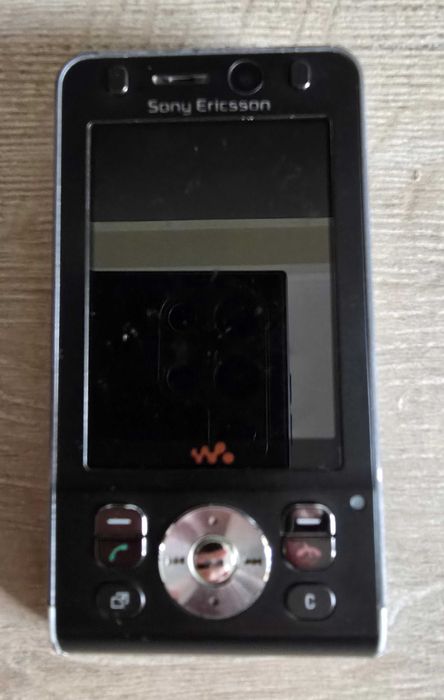 Telemóvel Sony Ericsson W910i (para colecionadores)
