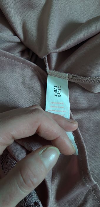 Elegancka asymetryczna sukienka