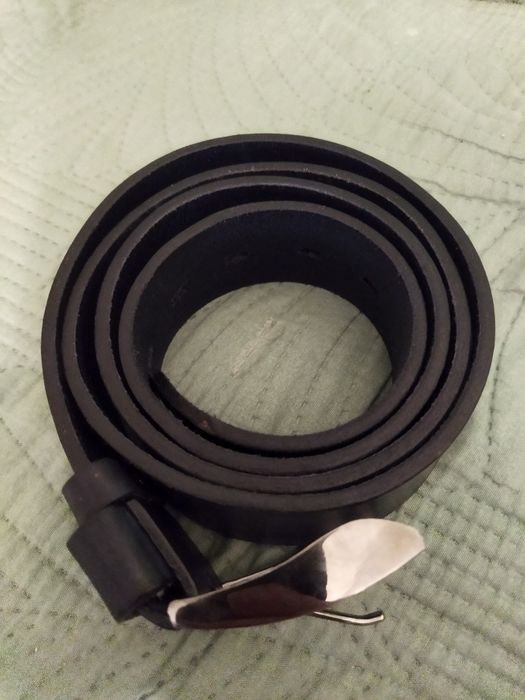 Czarny skórzany pas męski. Długość 130