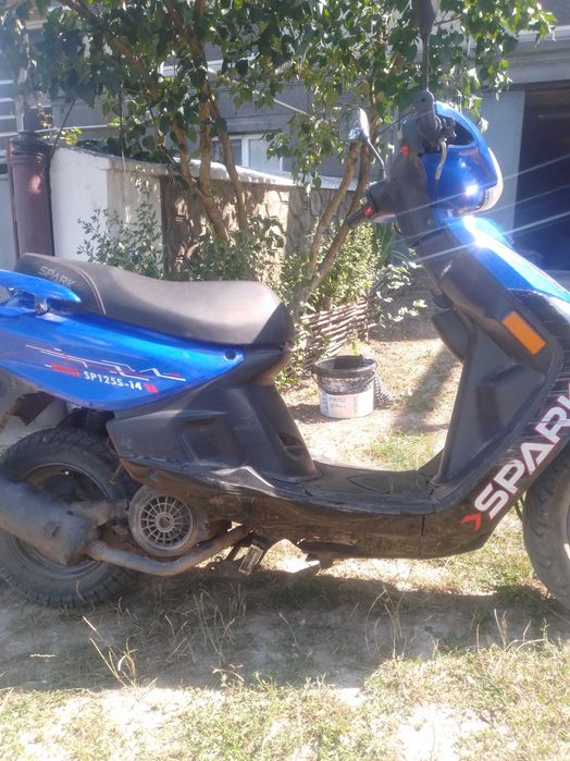 Скутер спарк 125 кубів