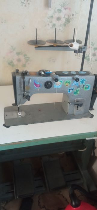 Продам швейную машинку