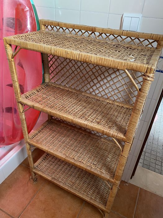 Estante em vime da ilha da madeira