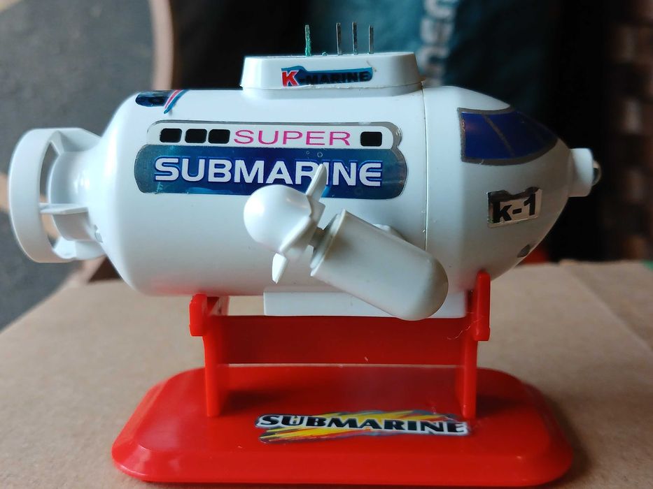 Brinquedos vintage: Submarino c/ telecomando, + duas embarcações iate.
