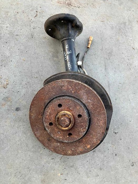 BMW E30 gruba laga 51mm prawa zwrotnica tarcza McPerson 325i z ABS-em M Technik