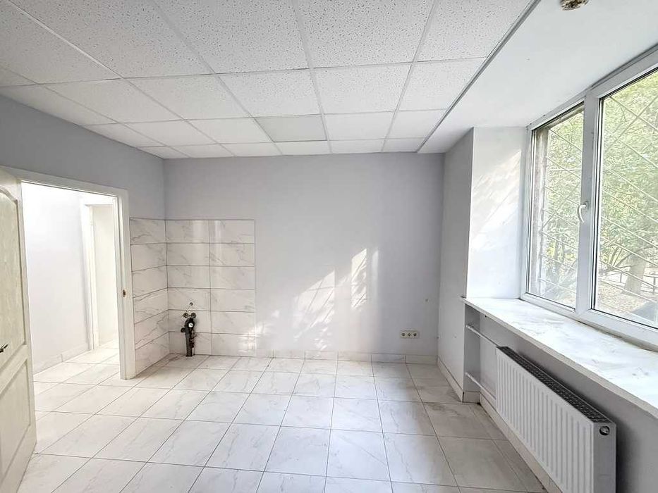 80м, Пр. Берестейський 22, м.КПІ, фасад, магазин, клініка, велика вивіска, трафік
