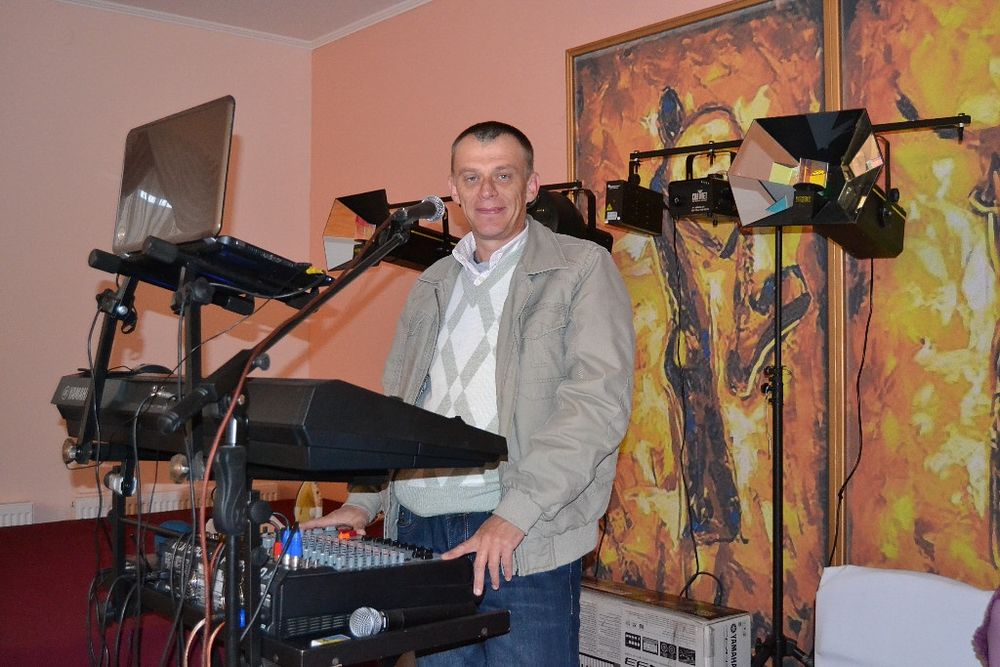 Музичний супровід Музика і Тамада  послуги Dj диджей та ведучий.
