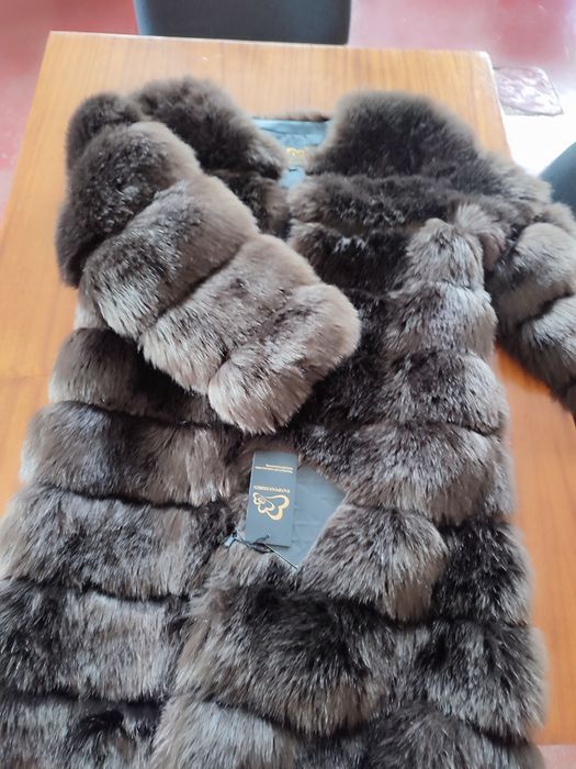 Шубка з штучного хутра.