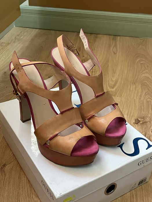 Sandaly guess 40