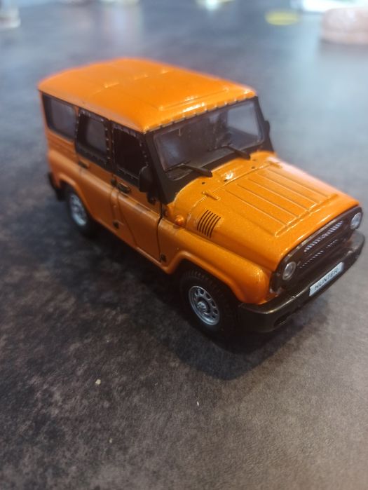 Модель уаз hunter bauer 1:43
