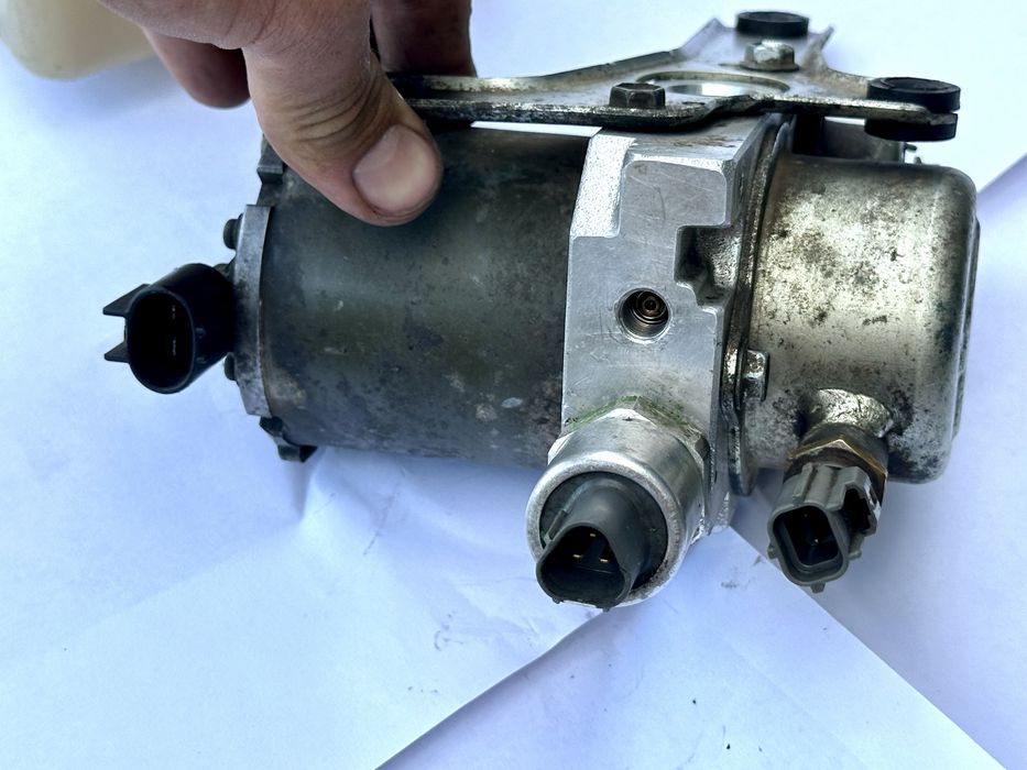 Насос Гідро Підвіски Toyota Land Cruiser 100 4.7  Бензин