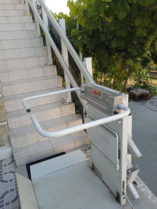 Plataforma elevatória para escadas. Mobilidade reduzida64188144874243121
