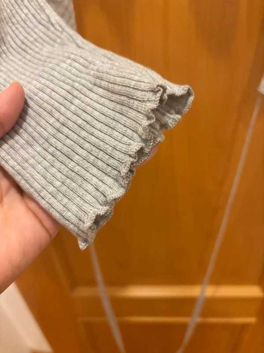 Casaco de malha cinzenta