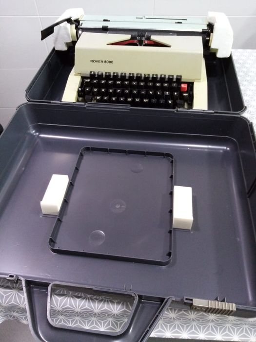 Maquina de escrever - Rover 8000