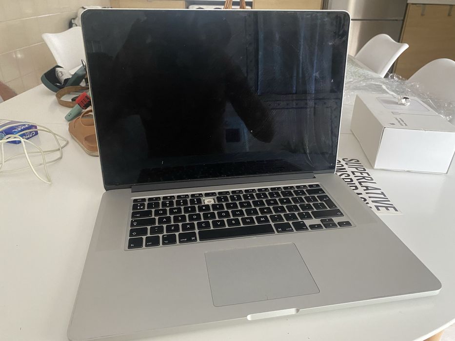 Apple Macbook Pro 15” 2013 ecrã partido