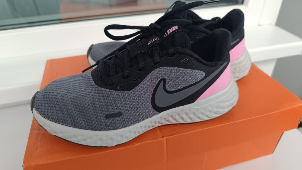Кроссовки женские Nike