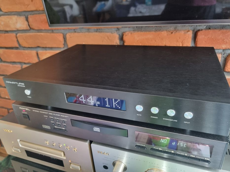 Armature Asterion DAC R2R jak Holo Audio Spring