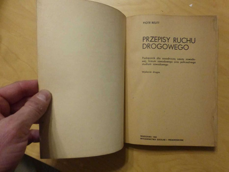 Przepisy ruchu drogowego. Piotr Reutt 1985