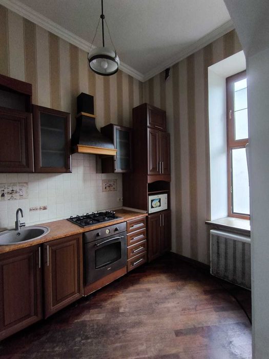 Продаж 2к квартири Бульвар Тараса Шевченка 48А Історичний Центр Царський будинок Без Комісії ТОП