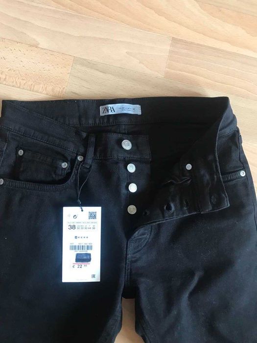 Продам новые джинсы на мальчика ZARA (цвет- черный)