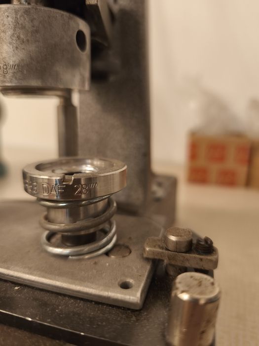 Astor 53 maszyna do produkcji guzików powlekania + wycinarka łatek