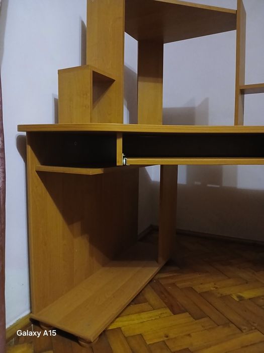 Комп'ютерний стіл