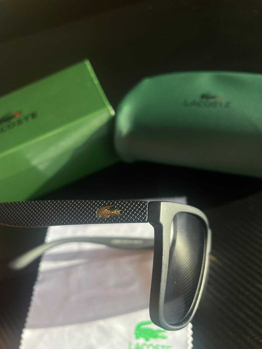 Óculos Lacoste Pretos