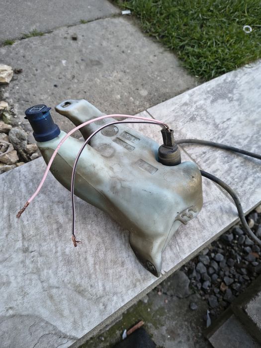 Spryskiwacz wycieraczek SW