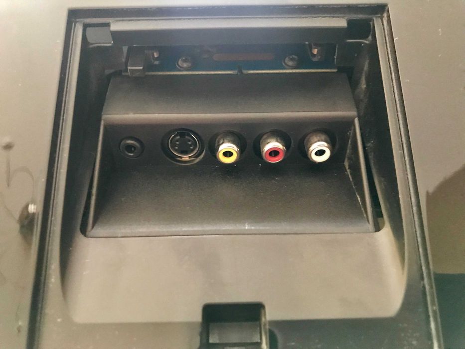 TV Loewe Individual Dual 32" Selection + podstawa + uchwyty + pilot