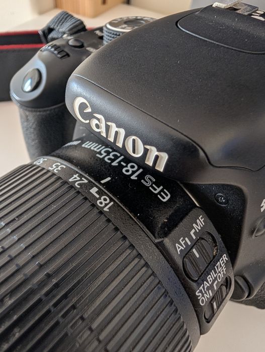 Canon 600d + lente 18-135 + grip + mochila