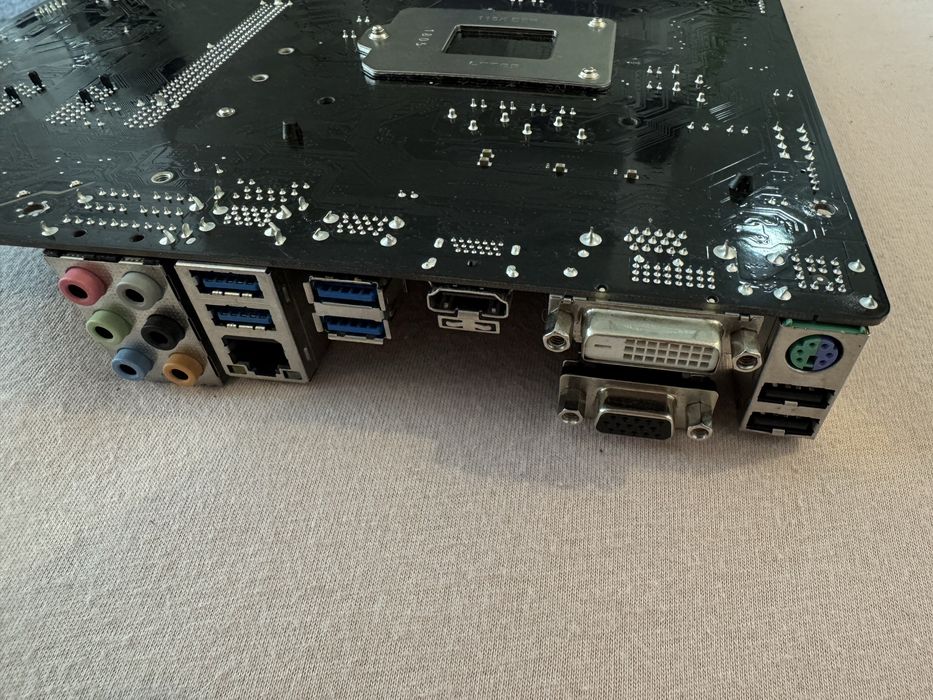Комплект Gigabyte GA-B250M-Gaming 3 + Intel Core i7-7700