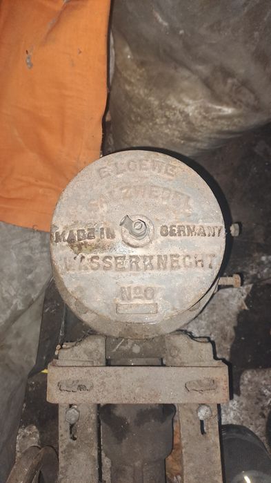 Przedwojenna pompa tłokowa loewe