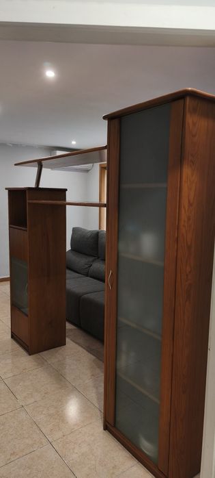 Móvel de TV com colunas