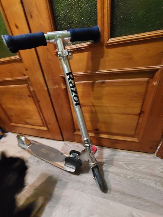 Самокат RAZOR 125 красивый , прочный, удобный,