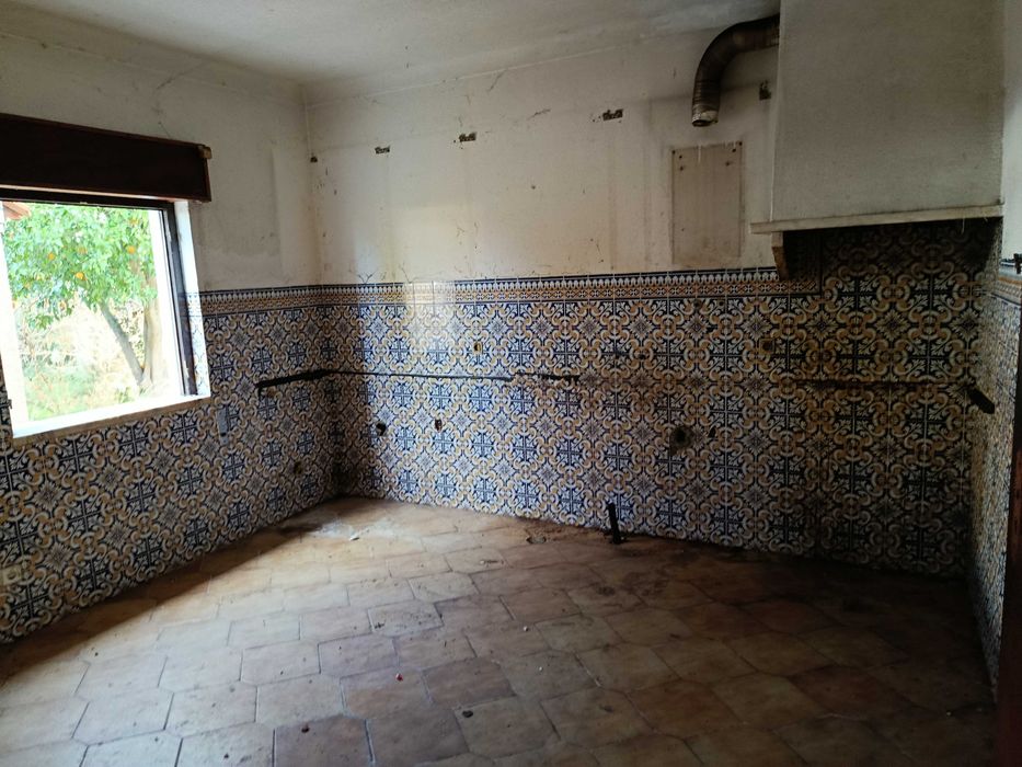 Moradia isolada com piscina em Azeitão terreno com 1863 m2