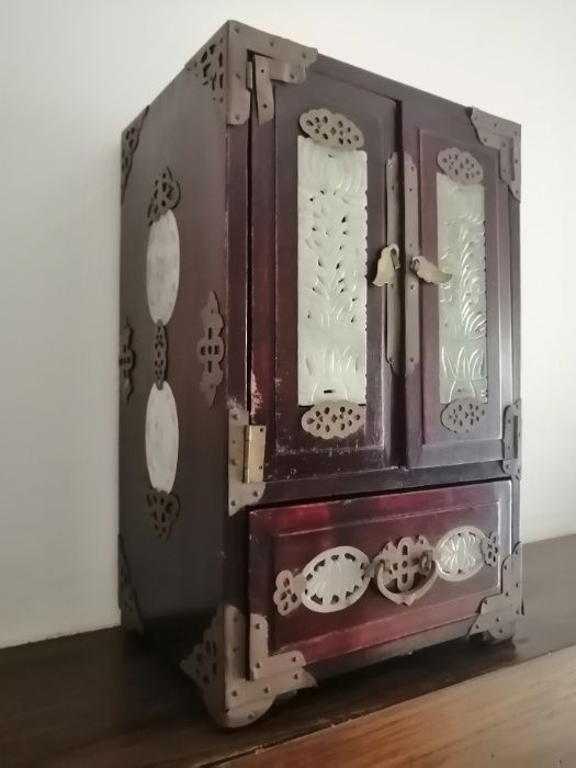 Guarda jóias Antigo em madeira maciça e madre pérola