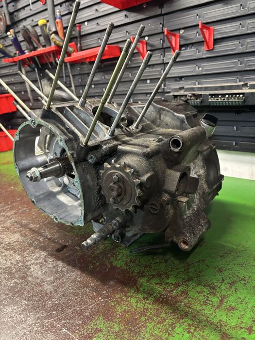 Dół silnika wał kartery skrzynia HONDA VARADERO  125 XL