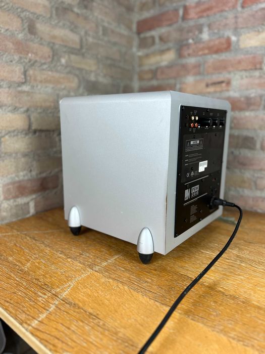 Subwoofer KEF PSW2010 – 250 W, zakres 30-150 Hz, świetny stan