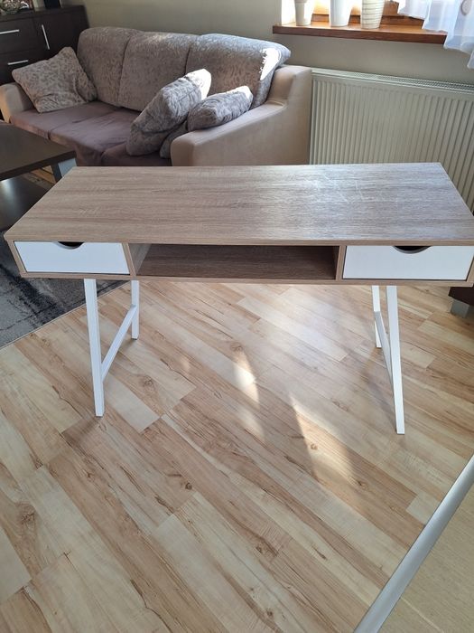 Biurko do biura pokoju