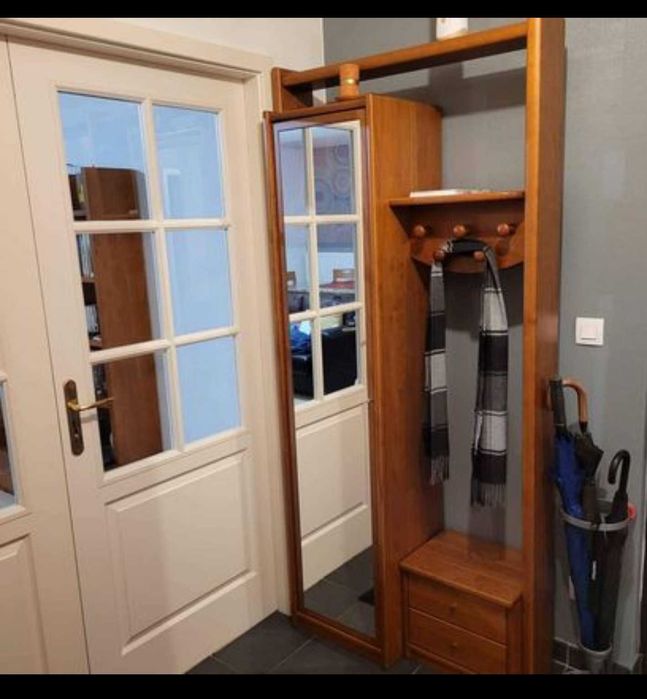 Sala de Estar em Madeira Maciça(Estante + Mesa de centro) -Novo