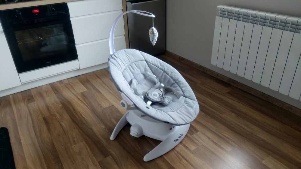 Bujak Bujaczek leżaczek kołyska elektryczny obrót 360° panel sterowania 0-9kg Lionelo Iris