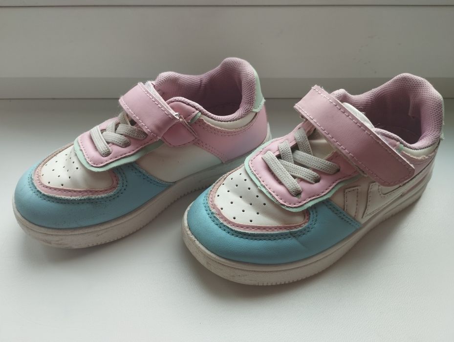 Дитячі кросівки для дівчинки