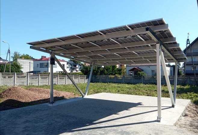 Carport aluminiowy dwustanowiskowy pod 18 modułów Fotowoltaika