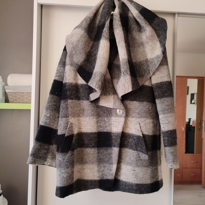 Płaszcz przejściowy 42/44/XXL w kratę czarno szarą