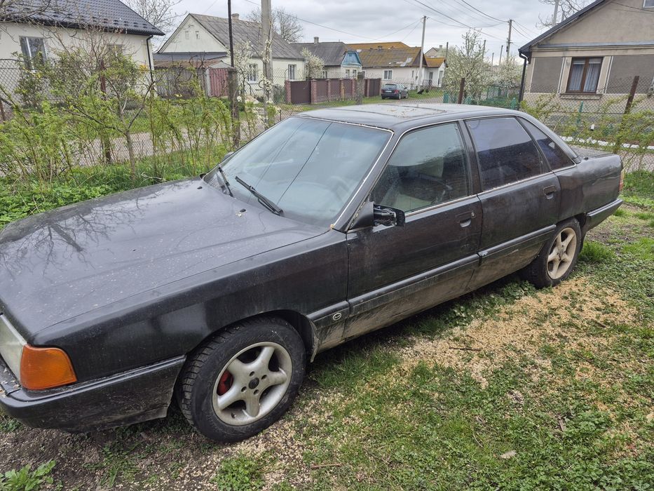 Продам заводиться але щось стукає в моторі.