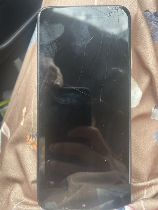 TCL c/ ecrã partido