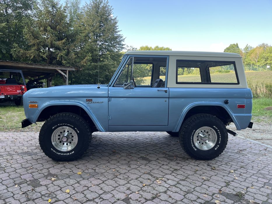 Ford Bronco v8 1971