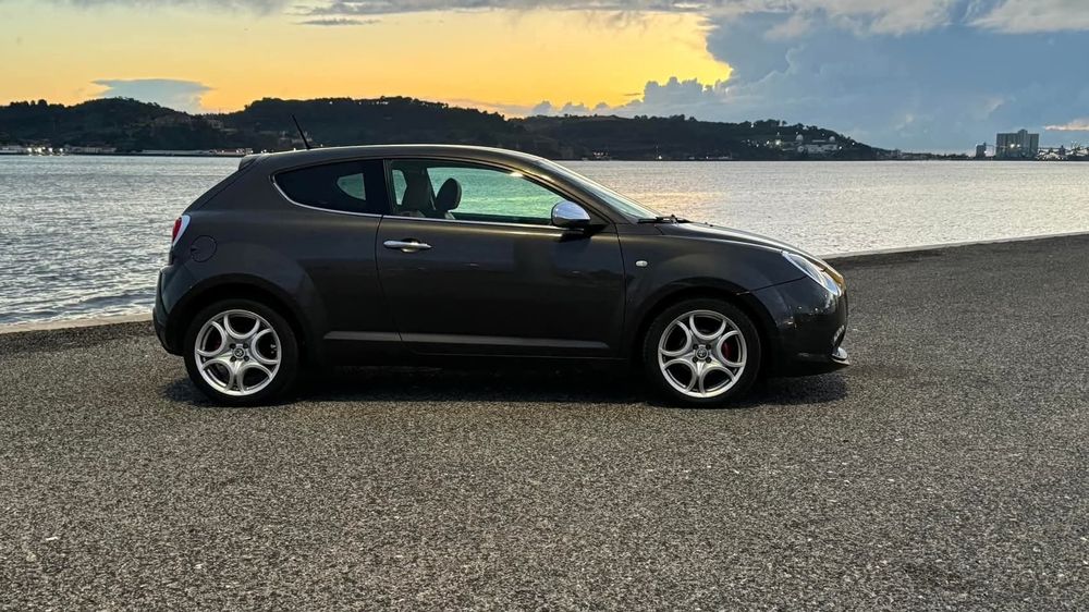 Alfa Romeo Mito 0.9 Twinair, impecável, 2014, com motor revisto.