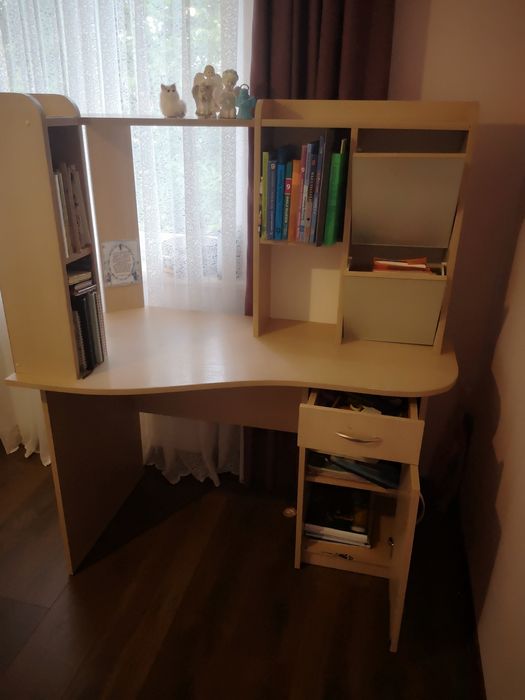 Кутовий письмовий стіл