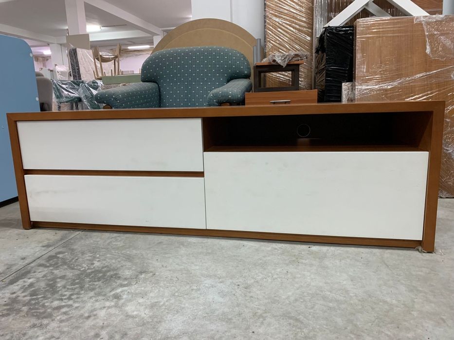 Móvel TV cerejeira e branco lancado 
Medidas 160X50X52
Semi novo